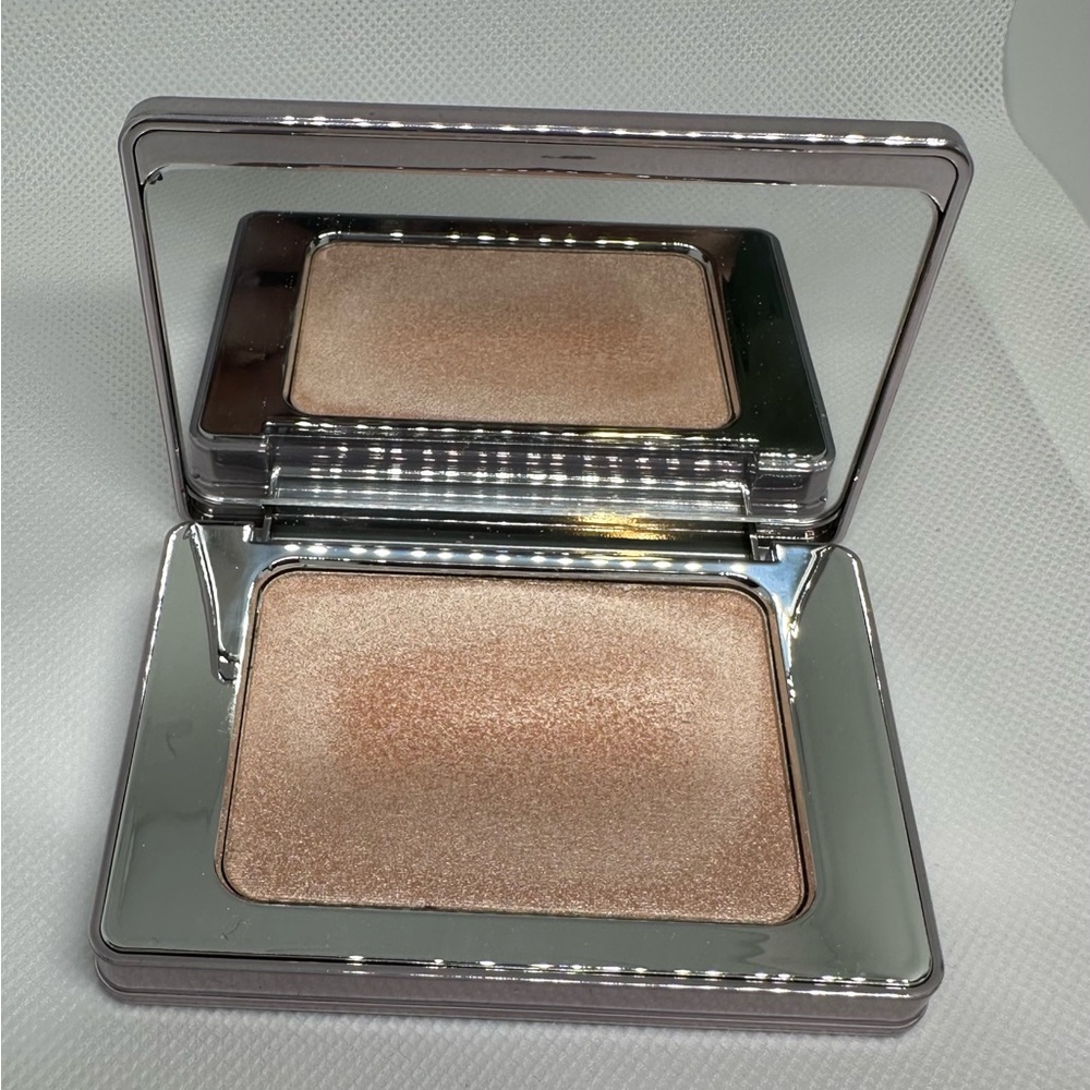 Natasha Denona Super Glow Duo Chrome Highlighter in the shade 01 Fair